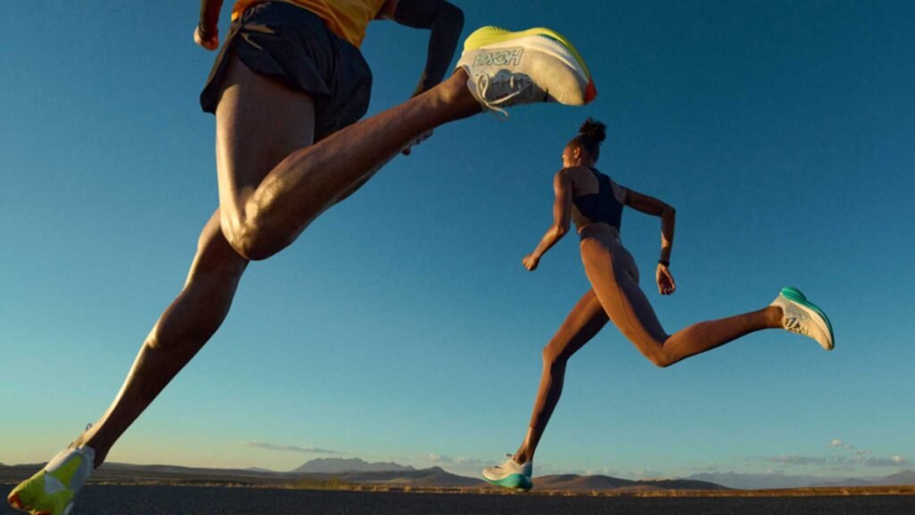 Hoka Mach X 2 (7) Personne avec une grande foulée avec des HOKA Mach X 2