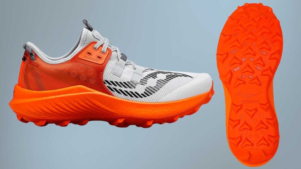 Chaussure running route et chemin (5) Saucony Endorphin Rift vue de côté et de la semelle d'usure